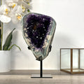 Amethyst-Geode mit natürlich eingebetteter Jaspis-Matrix