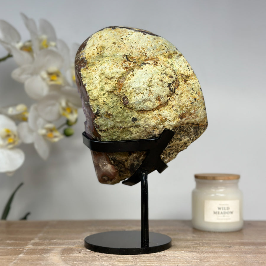 Amethyst-Geode mit rottoniger Jaspis-Schale