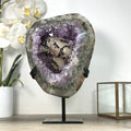 Amethyst-Geode groß mit Quarz-Schale und schwarzer Hämatit-Kalzit-Einlagerung