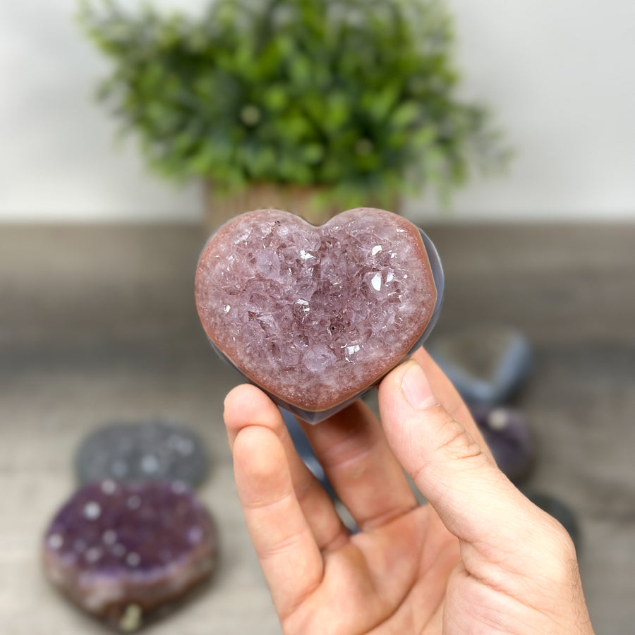 Mineralien-Herzset 9-teilig, mit farbintensiver Natursteinstruktur
