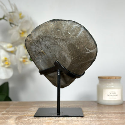 Amethyst-Geode mit ausgeprägten, anmutigen Stalaktitenaugen