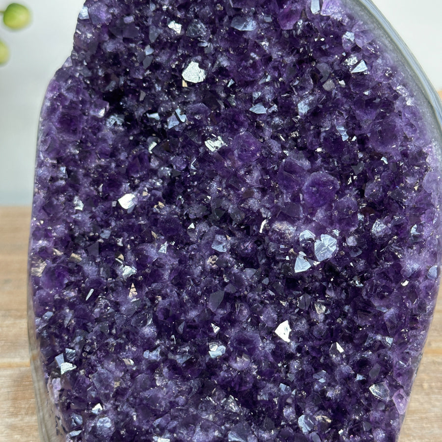 Amethyst-Kathedrale groß mit gebänderter Blauachat-Schale und tiefvioletter Kristallkammer