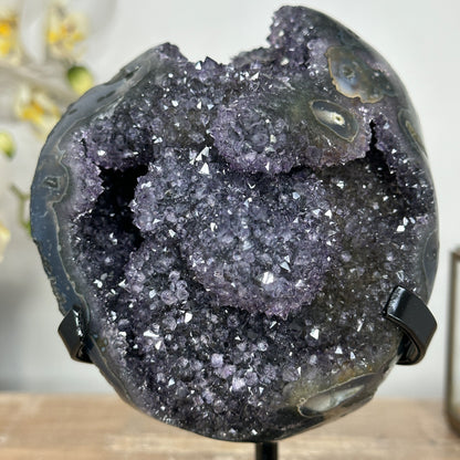 Galaxy-Amethyst-Exemplar mit fein schimmernder Stalaktitenstruktur