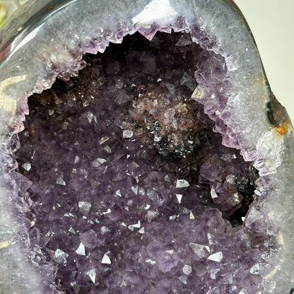 Amethyst-Geode groß mit Achat-Schale und ausgewogener Kristallstruktur
