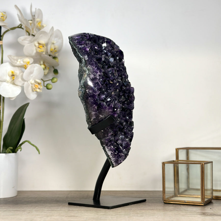 Amethyst-Kristall mit klar definierter, natürlicher Spitze, in exklusiver Premiumqualität