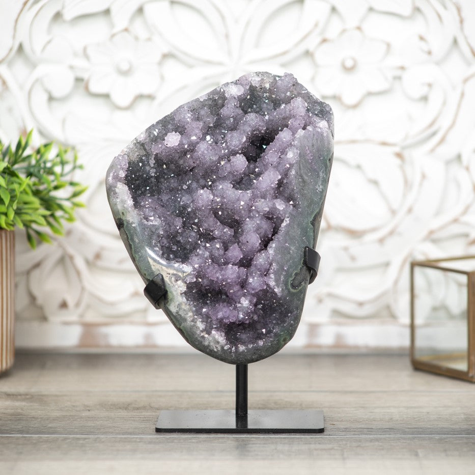 Amethyst-Geode mit fein ausgeprägter Mikro-Stalaktitenbildung