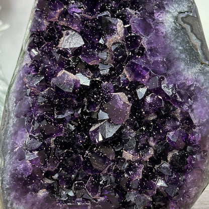Amethyst-Kathedrale mit feinkristalliner Zuckerquarz-Struktur