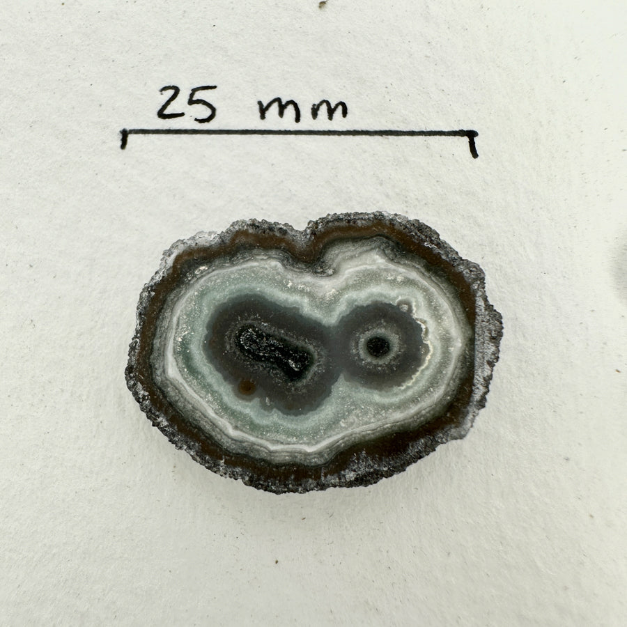 Amethyst-Grünjaspis-Stalaktiten-Scheiben mit farbintensiver Mineralstruktur