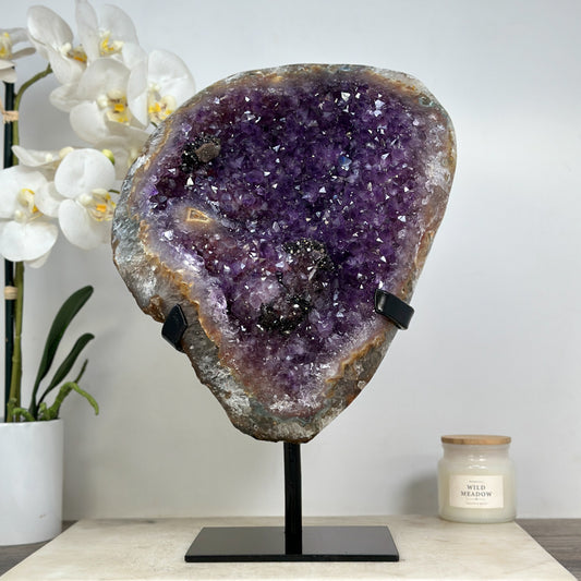 Amethyst-Geode XXL mit einzigartigen Hämatit-Einschlüssen