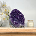 Amethyst-Kathedrale groß mit gebänderter Blauachat-Schale und tiefvioletter Kristallkammer