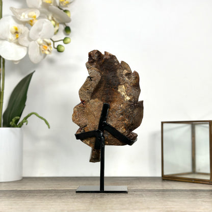 Amethyst-Blatt mit organischer Formgebung und Jaspis-Struktur