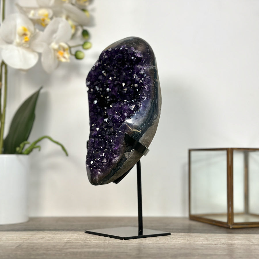 Amethyst-Kristallcluster mit samtiger, violetter Schattierung, in hochwertiger Naturqualität