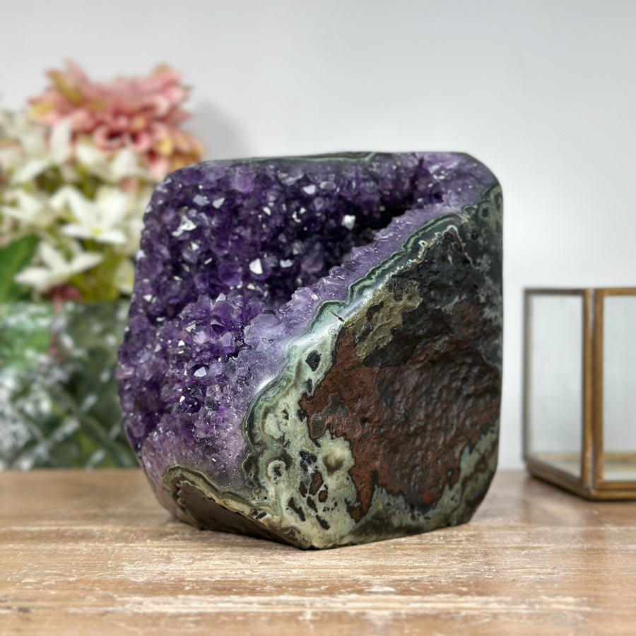 Amethyst-Kathedrale mit großflächiger Kristallkammer, in ausgewählter Spitzenqualität