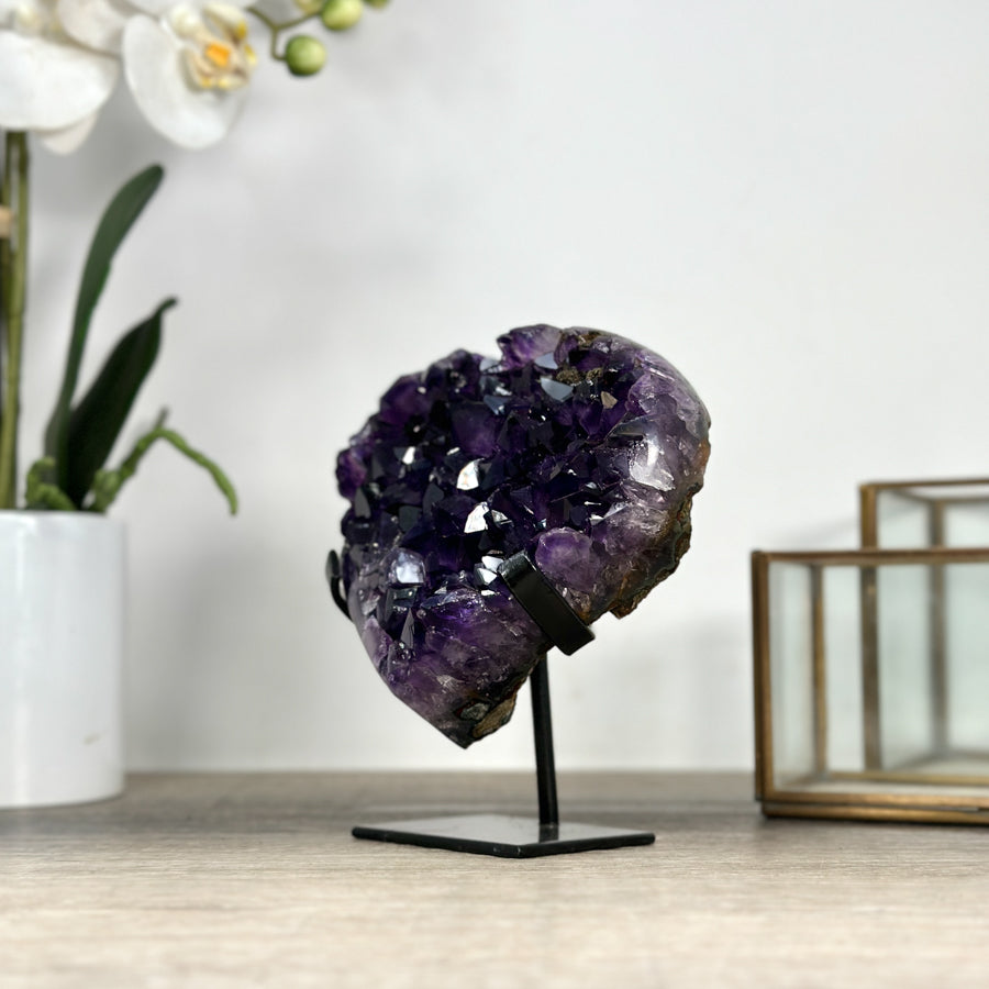 Amethyst-Kristallherz mit klar strukturierter Kristallbildung