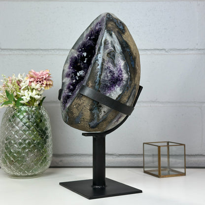Amethyst-Geode groß mit tiefvioletten, lichtreflektierenden Kristallen, in exklusiver Premiumqualität