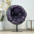 Amethyst-Geode mit groß gewachsener Kristallfläche