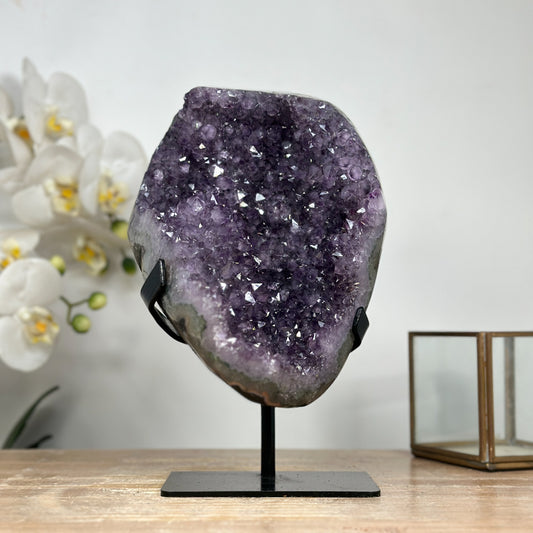 Amethyst-Kristallcluster mit dicht gewachsener Spitzenzone, in ausgewählter Spitzenqualität