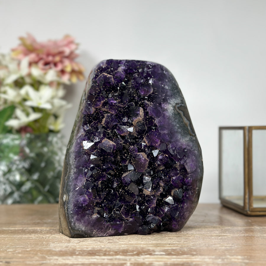Amethyst-Kathedrale mit feinkristalliner Zuckerquarz-Struktur