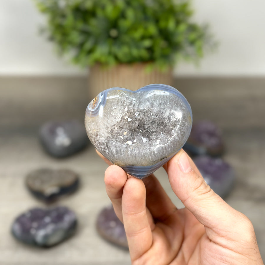 Mineralien-Herzset 9-teilig, mit lebendig variierender Natursteinfarbe