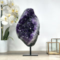 Amethyst-Kristallcluster mit intensiv dunkler Purpurzone