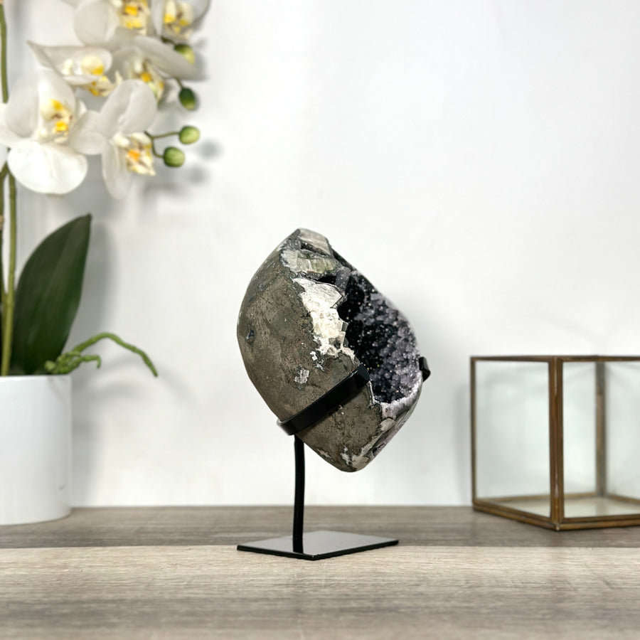 Schwarze Quarz-Druzy-Geode mit feinkristalliner Oberfläche