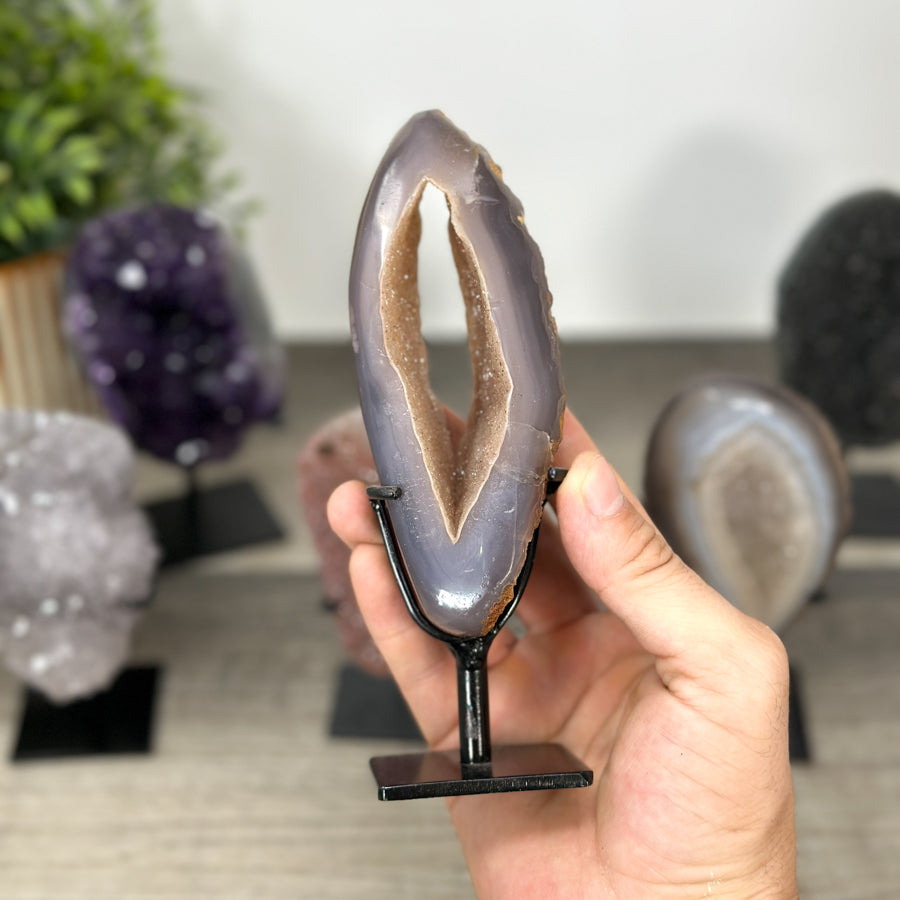 Kristallskulpturen-Set 6-teilig,mit facettierten Natursteinformationen und natürlicher Mineralstruktur