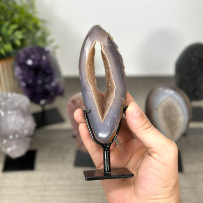 Kristallskulpturen-Set 6-teilig,mit facettierten Natursteinformationen und natürlicher Mineralstruktur