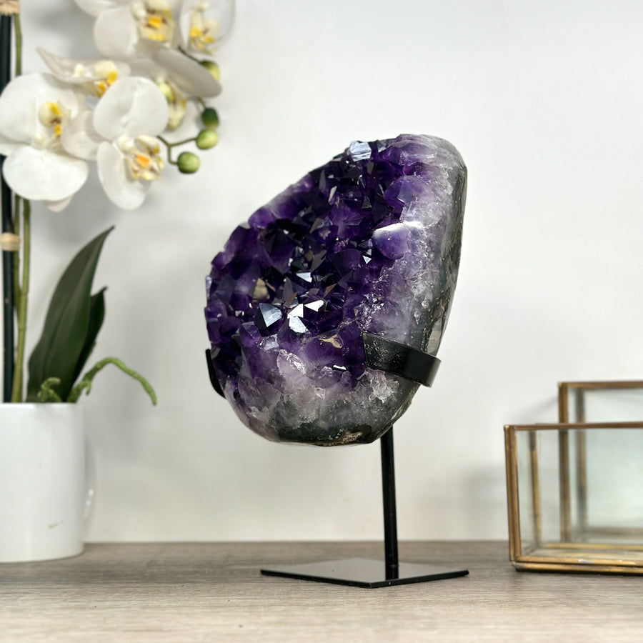 Amethyst-Kristallcluster mit fein ausgebildeter, transparenter Spitzenzone, in hochwertiger Naturqualität