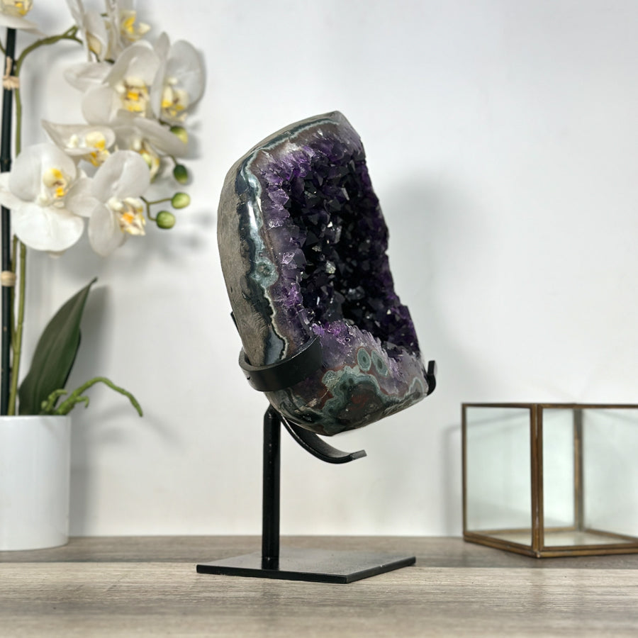 Amethyst-Geode mit dicht gewachsener Kristallstruktur