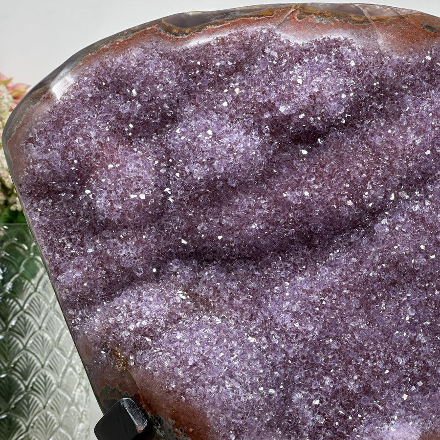 Lavendel-Amethyst-Cluster groß mit kontrastreicher Achat-Schale
