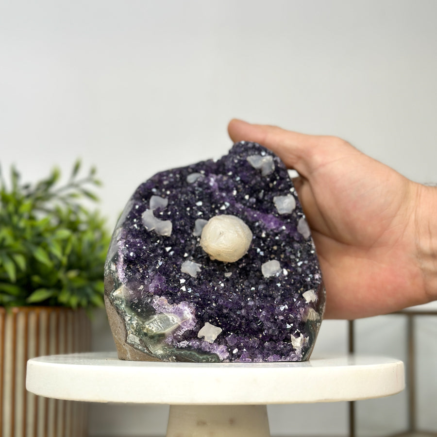 Amethyst-Geode mit kompakt gewachsener Kristallstruktur