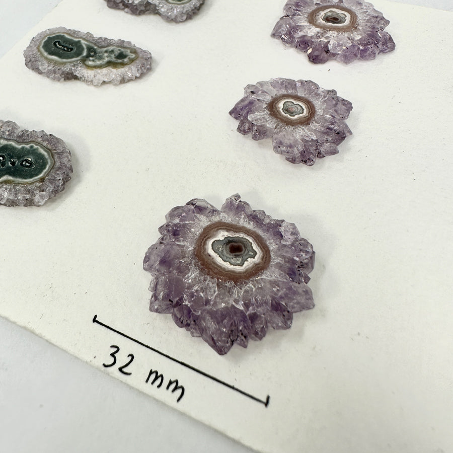 Amethyst-Stalaktiten-Scheiben mit konzentrischer Kristallstruktur