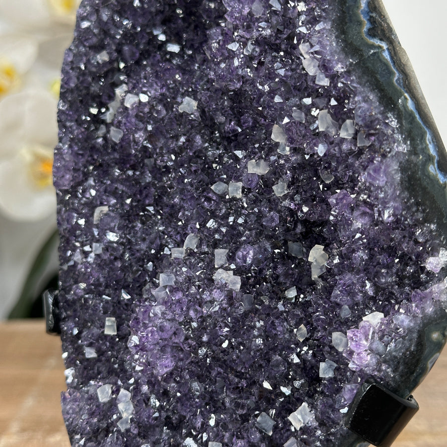 Amethyst-Kristall mit integrierter Kalzit-Bildung, in ausgewählter Spitzenqualität