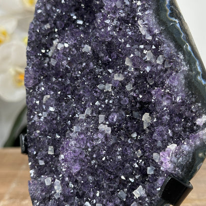 Amethyst-Kristall mit integrierter Kalzit-Bildung, in ausgewählter Spitzenqualität