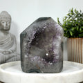 Amethyst-Grünjaspis-Obelisk mit lebendiger Farbstruktur