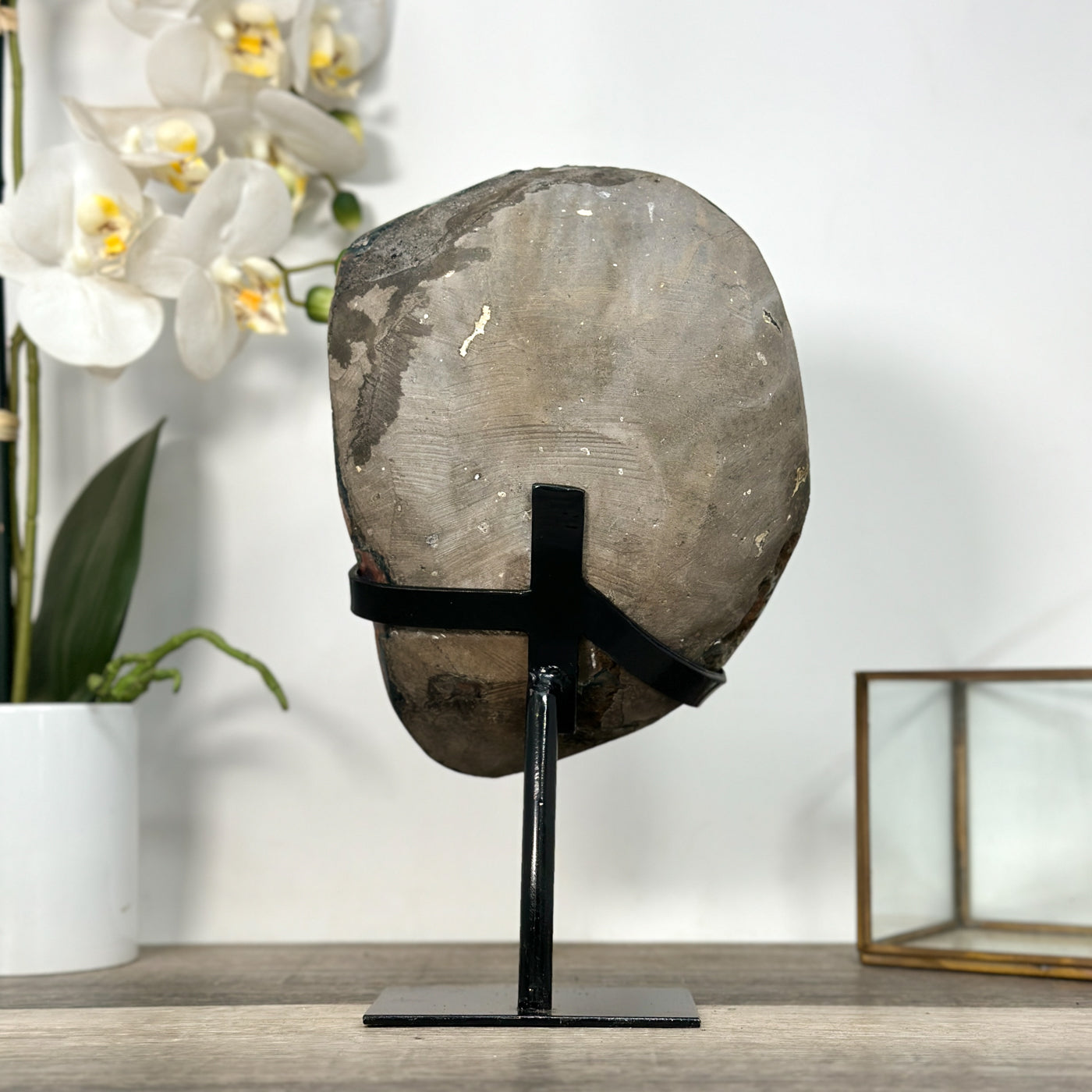 Amethyst-Geode mit gleichmäßig ausgeprägter, tiefvioletter Kristallstruktur