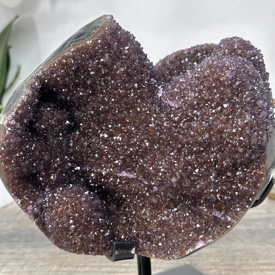 Amethyst-Stalaktitenformation mit vertikaler Tropfsteinstruktur