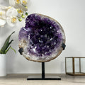 Amethyst-Kristallcluster mit großflächiger, tiefvioletter Kristallstruktur, in hochwertiger Naturqualität