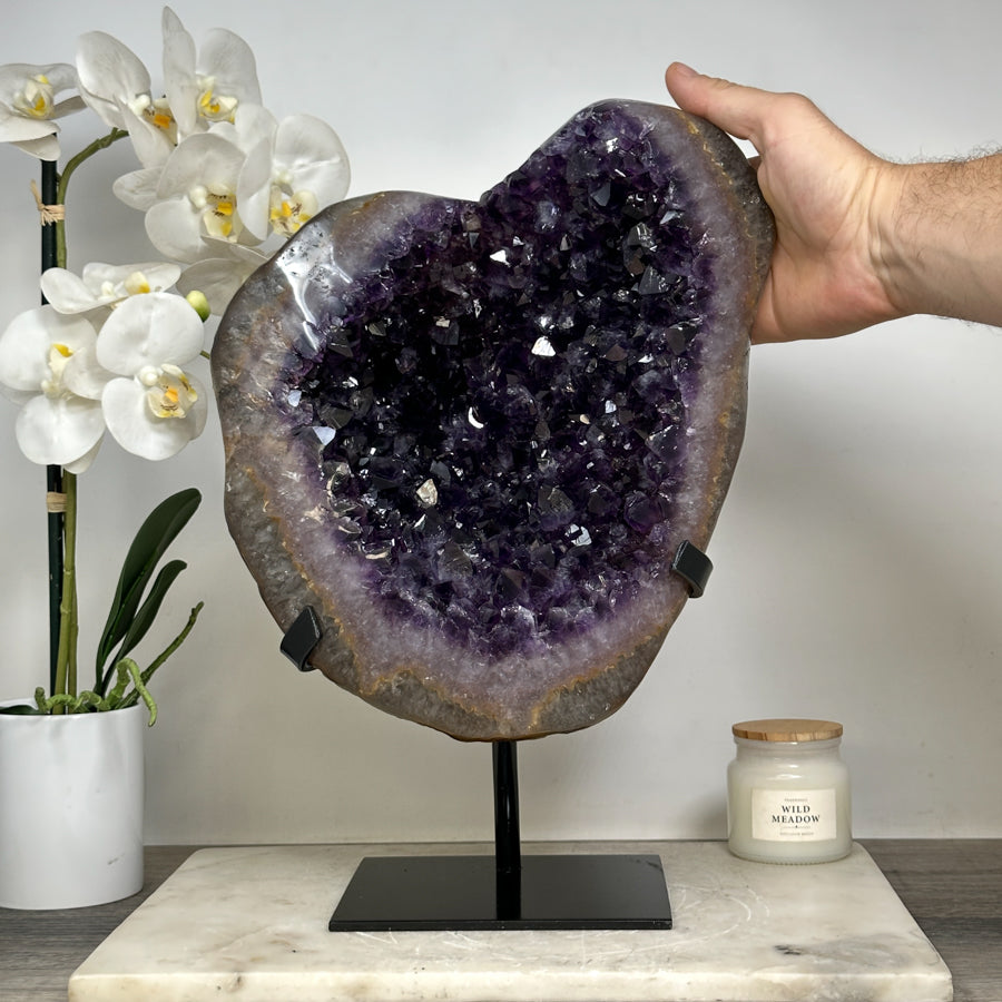 Amethyst-Exemplar XXL mit dunkler, kraftvoller Kristallstruktur