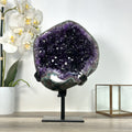 Amethyst-Geode mit dicht gewachsener Kristallstruktur