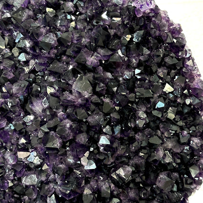 Amethyst-Kristallcluster XL mit massiver Kristalllandschaft, in exklusiver Premiumqualität