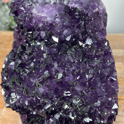 Amethyst-Kathedrale groß mit weit geöffneter, kristallreicher Innenkammer