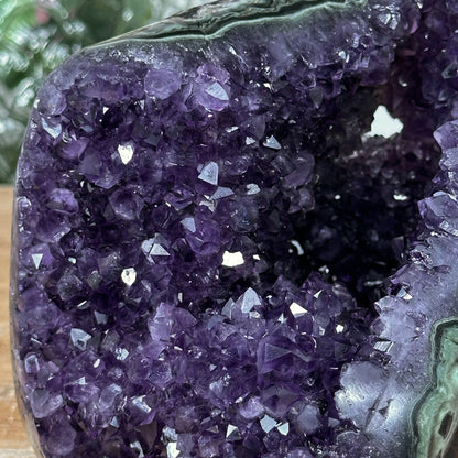 Amethyst-Kathedrale mit großflächiger Kristallkammer, in ausgewählter Spitzenqualität