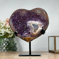 Amethyst-Herzskulptur mit polierter Naturstruktur