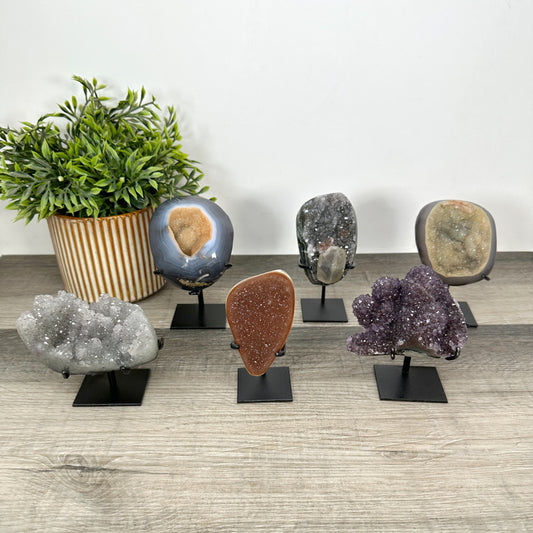 Kristallskulpturen-Set 6-teilig, mit strukturierter Kristallarchitektur aus Amethyst, Quarz und Achat