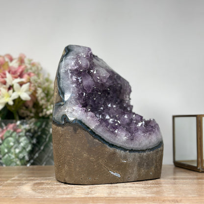 Amethyst-Kathedrale groß mit dicht gewachsener Kristallarchitektur