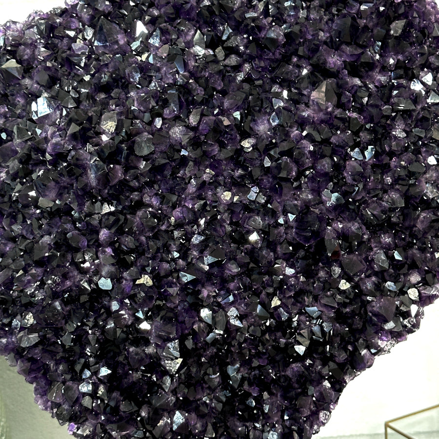 Amethyst-Kristallcluster XL mit massiver Kristalllandschaft, in exklusiver Premiumqualität
