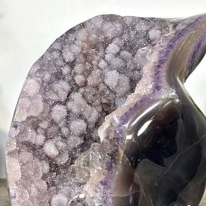 Zucker-Amethyst Cluster mit harmonischer, dekorativer Tiefenwirkung und Achat-Schale