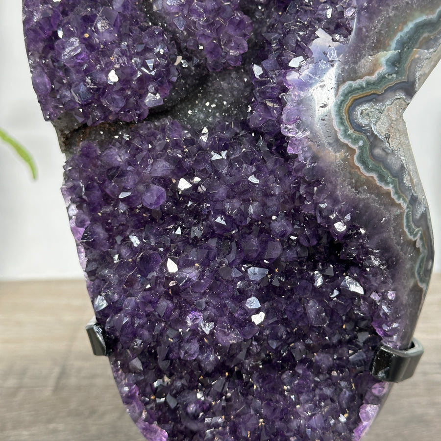 Amethyst-Cluster mit naturbelassener, dicht verwachsener Kristallstruktur
