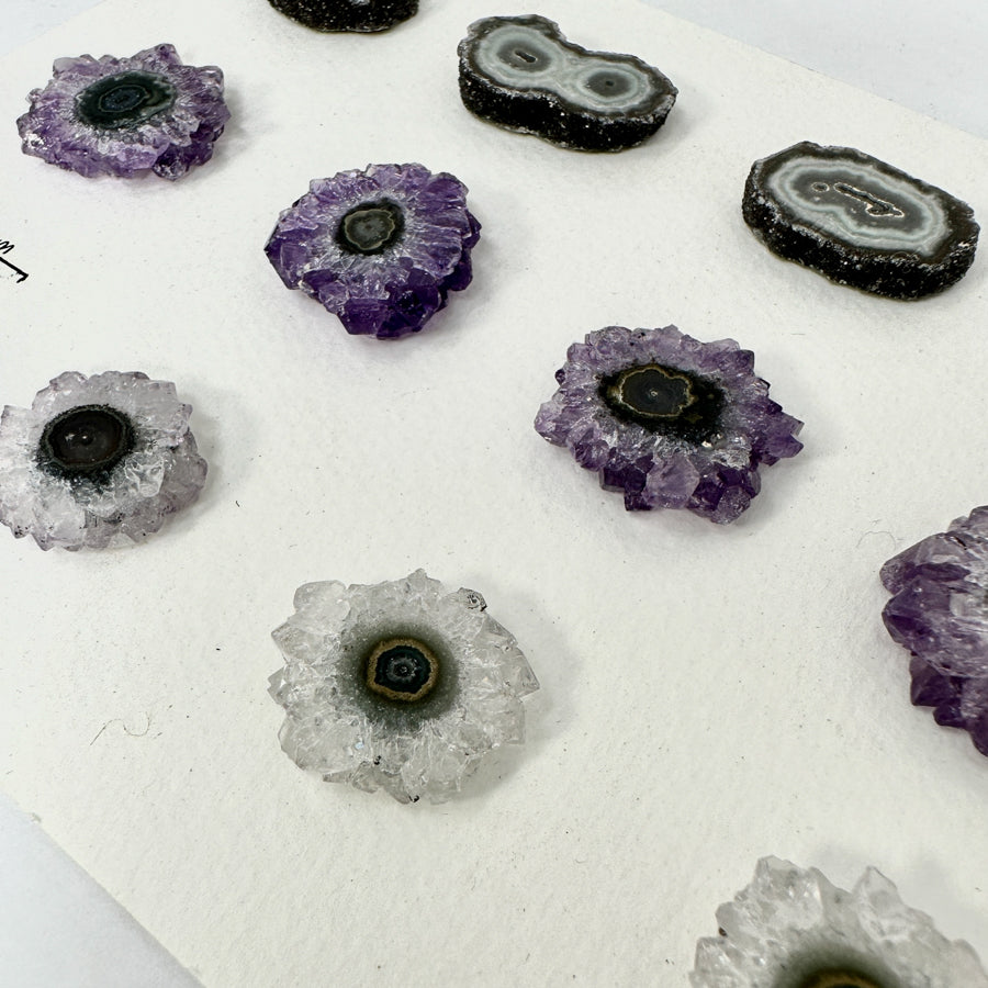 Amethyst-Grünjaspis-Stalaktiten-Scheiben mit farbintensiver Mineralstruktur